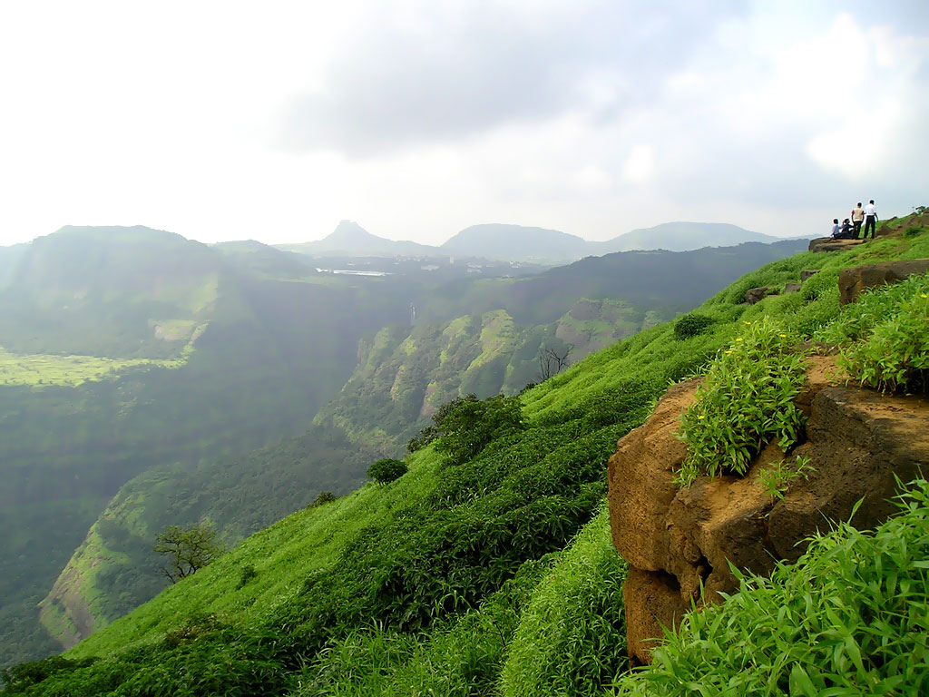 Lonavalamh Explore the beauty of Lonavala, Maharashtra with BleisureTrip – Your trusted Indian travel agency